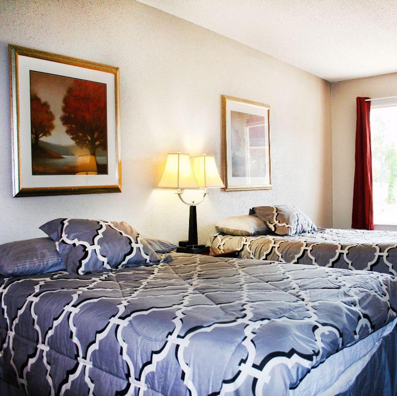 Lakeview Hotel image