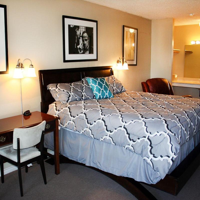 Lakeview Hotel image