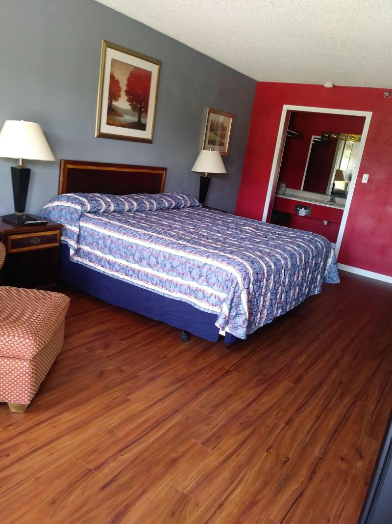 Lakeview Hotel image