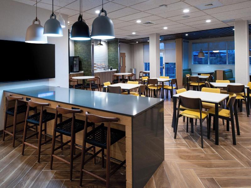 Fairfield Inn & Suites by Marriott Charlotte North image