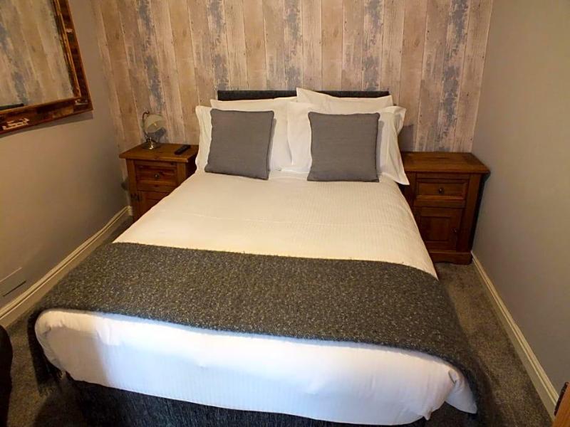 Devonshire Arms Inn image