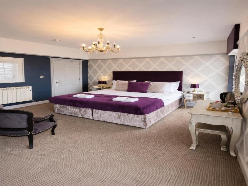 The Crescent Victoria Hotel image