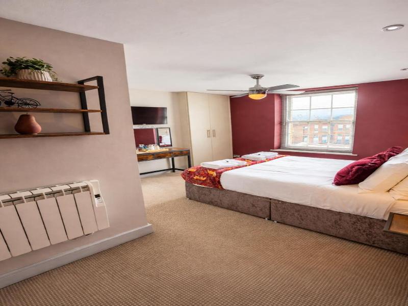 The Crescent Victoria Hotel image