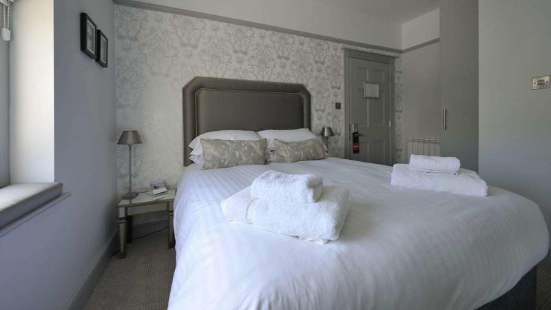 The Crescent Victoria Hotel image