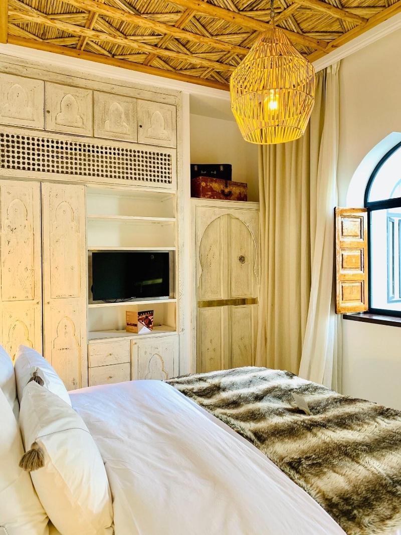 Riad Yasaman image