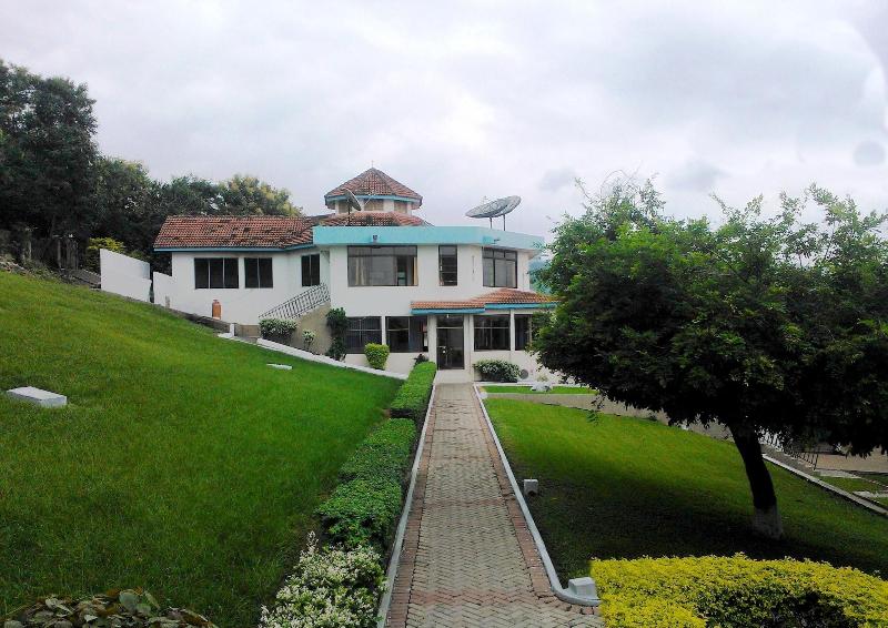 Paradise Resort, Lake Bosomtwe image