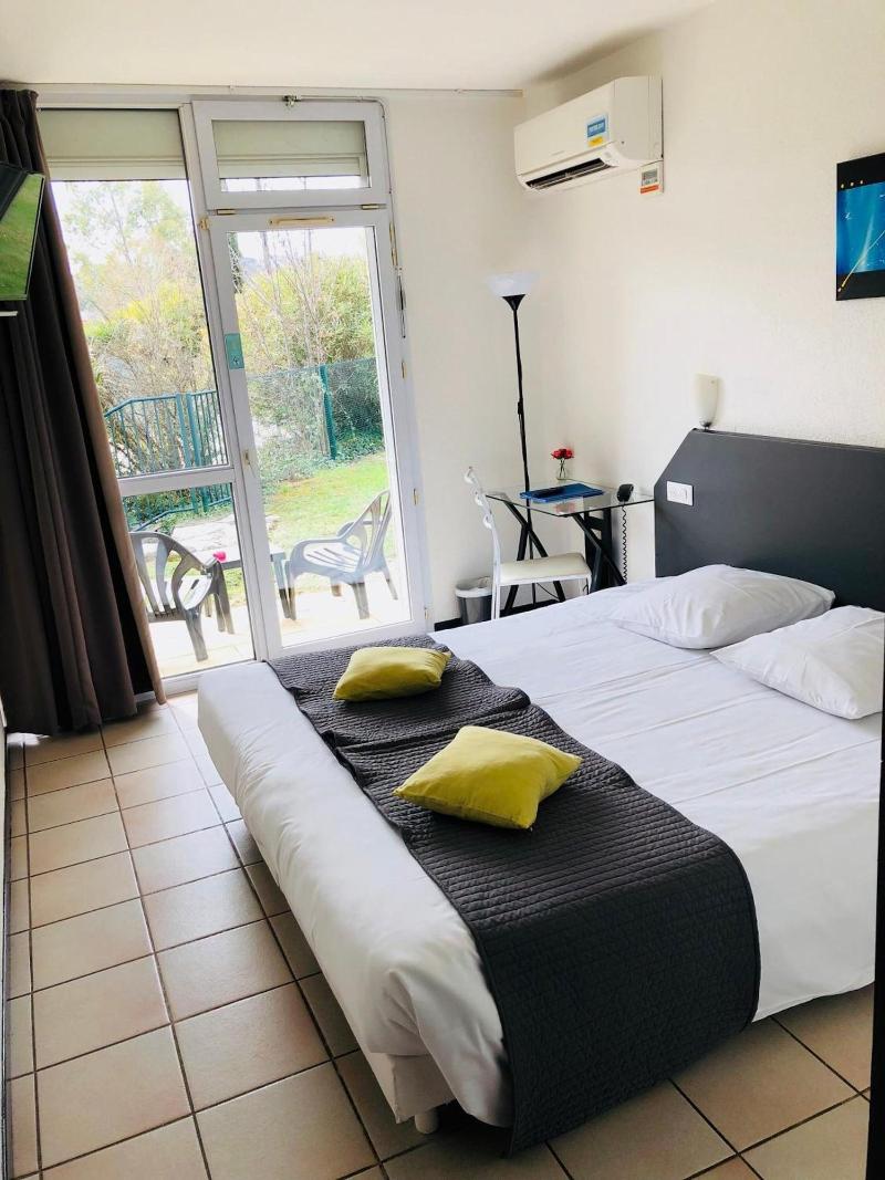 Hotel Le Clos Des Bruyeres image