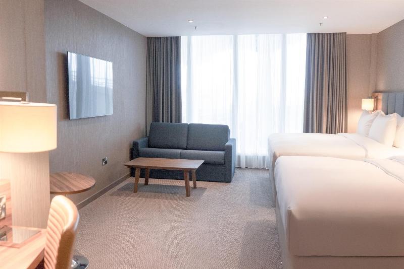 Hilton Garden Inn London Heathrow Terminal 2 And 3 image