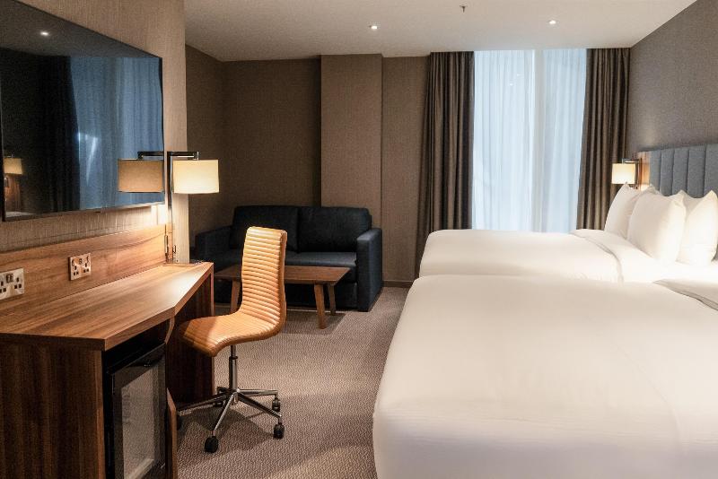 Hilton Garden Inn London Heathrow Terminal 2 And 3 image