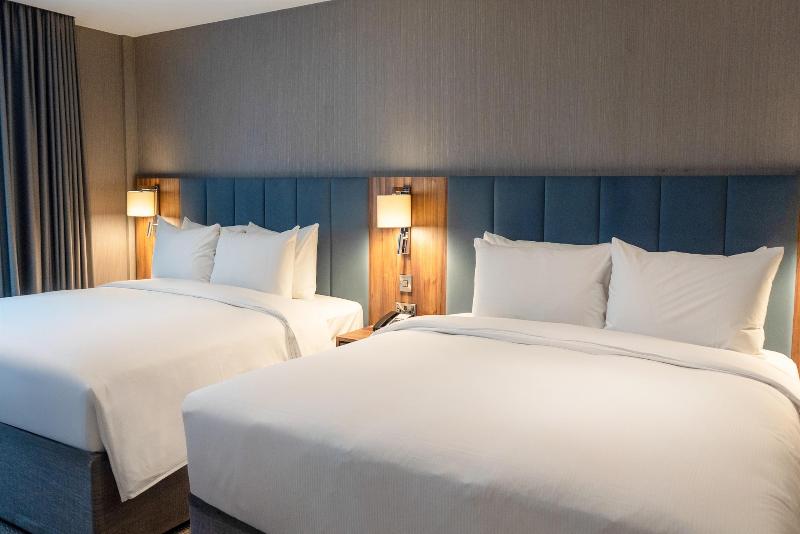 Hilton Garden Inn London Heathrow Terminal 2 And 3 image