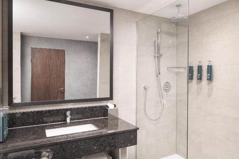 Hilton Garden Inn London Heathrow Terminal 2 And 3 image
