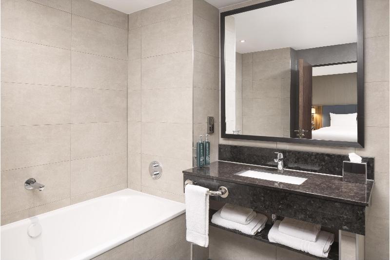 Hilton Garden Inn London Heathrow Terminal 2 And 3 image