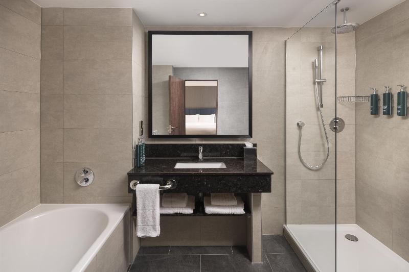 Hilton Garden Inn London Heathrow Terminal 2 And 3 image