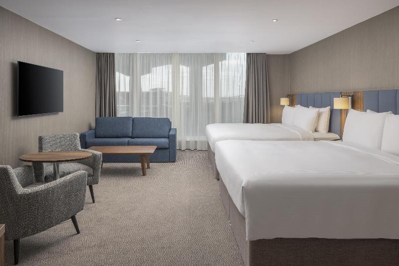 Hilton Garden Inn London Heathrow Terminal 2 And 3 image