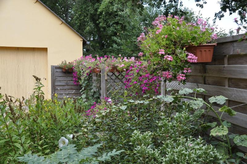 Au Jardin De Lisa image
