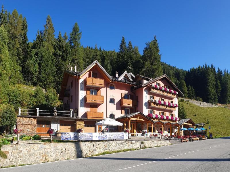 Hotel La Roccia — general view