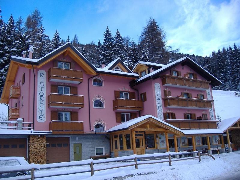 Hotel La Roccia image
