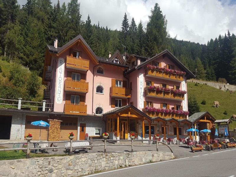 Hotel La Roccia image