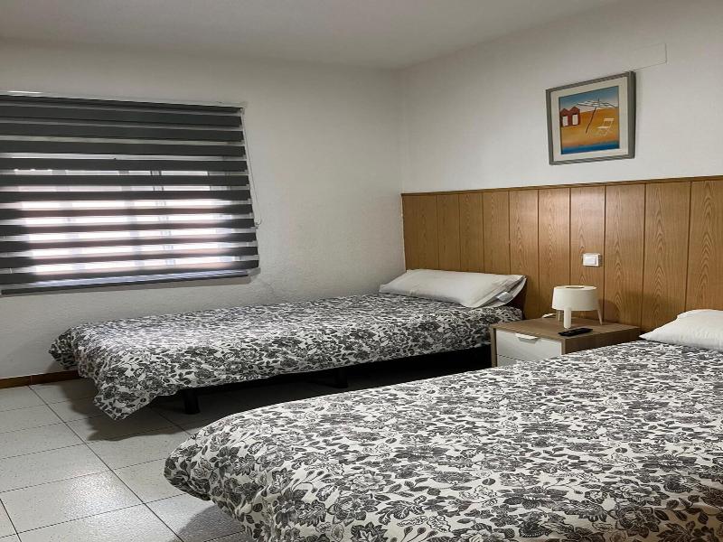 Hostal Avenida 57 image