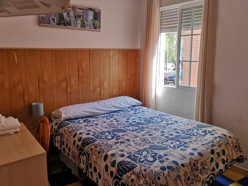 Hostal Avenida 57 image
