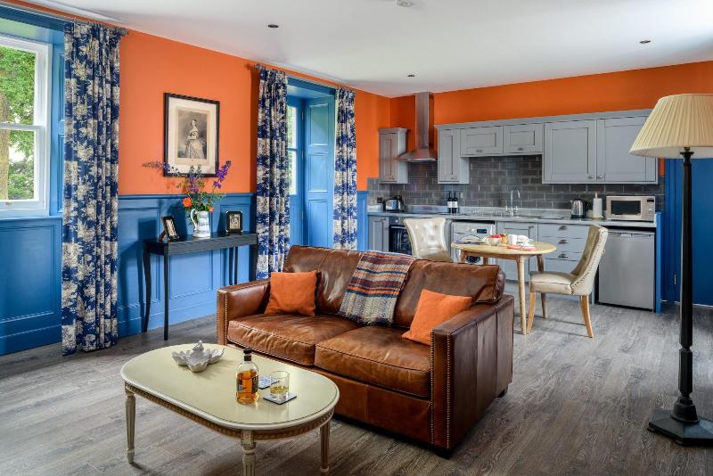 Meikleour Arms Hotel And Restaurant image