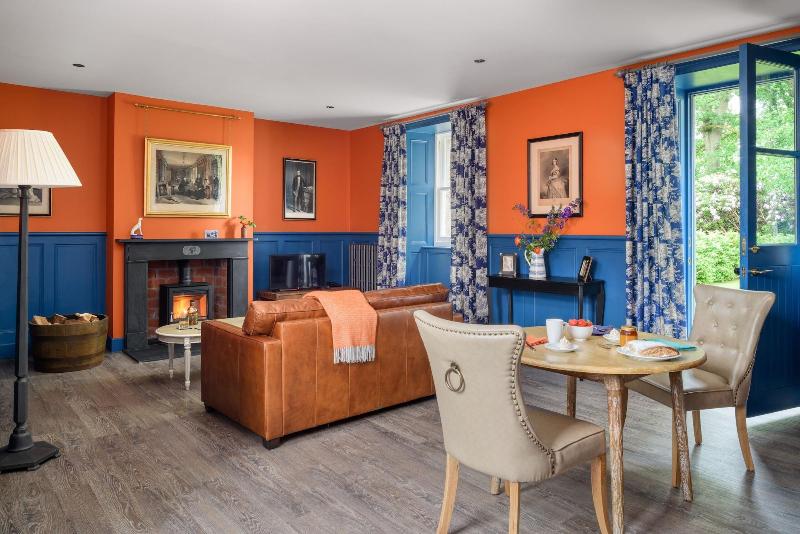 Meikleour Arms Hotel And Restaurant image