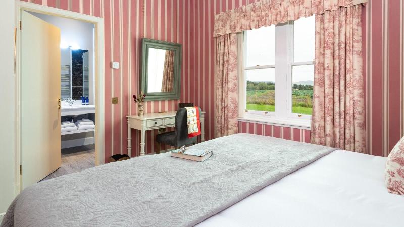 Meikleour Arms Hotel And Restaurant image
