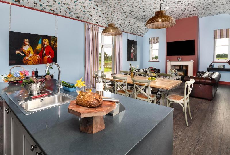 Meikleour Arms Hotel And Restaurant image