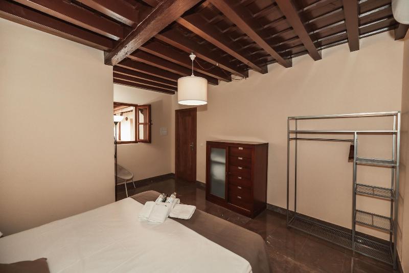 Hostel Mii Mercader De Sedas image