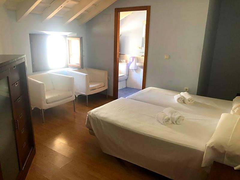 Hostel Mii Mercader De Sedas image
