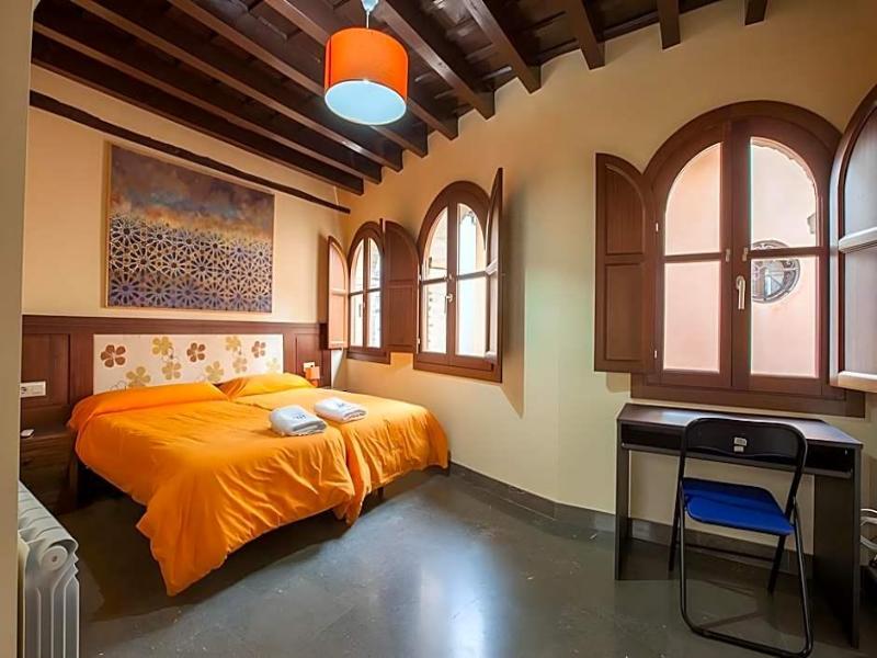 Hostel Mii Mercader De Sedas image