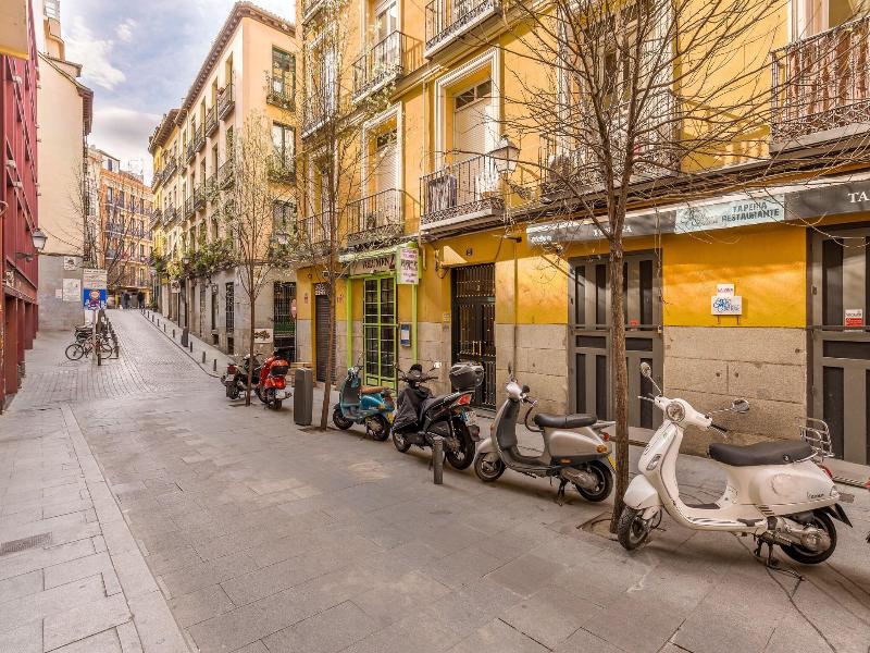 Hostal Met Madrid image