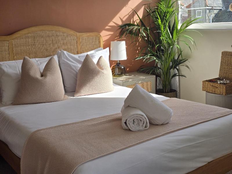 Eyre Court Hotel image