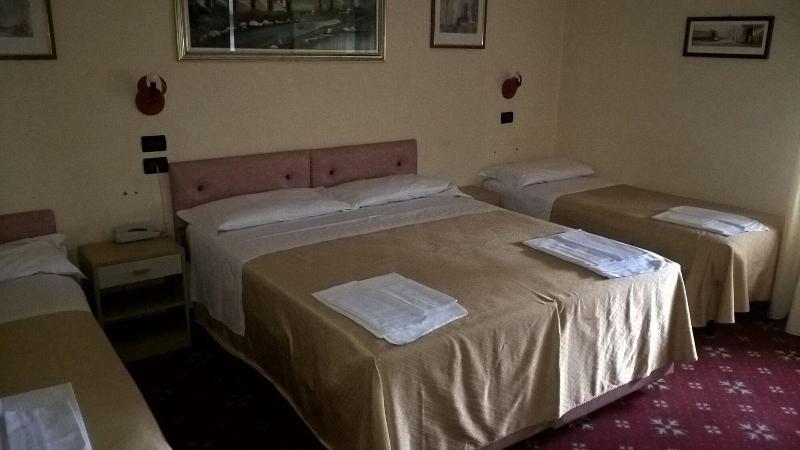 Hotel Parigi image