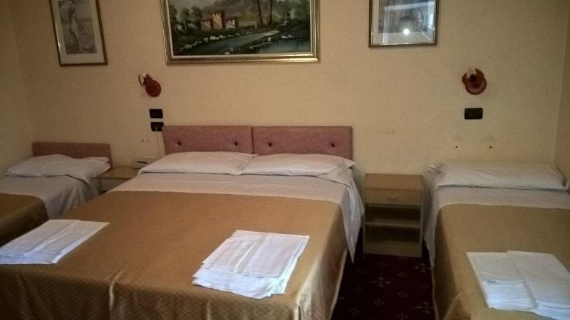 Hotel Parigi image