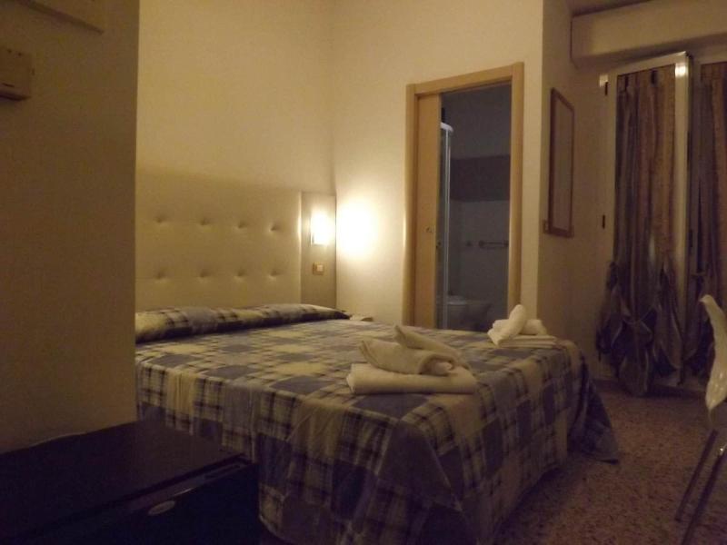 Hotel Aurora image