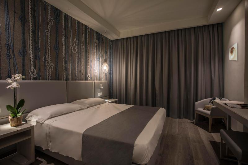 Hotel Rex image