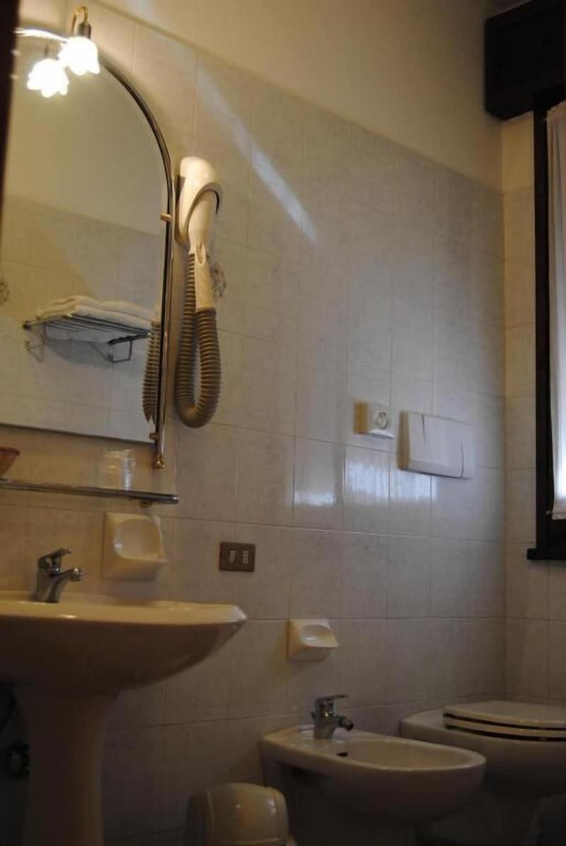 Hotel La Fenice image