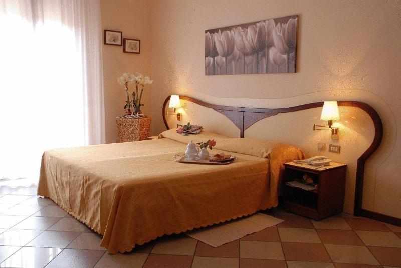 Hotel La Fenice image
