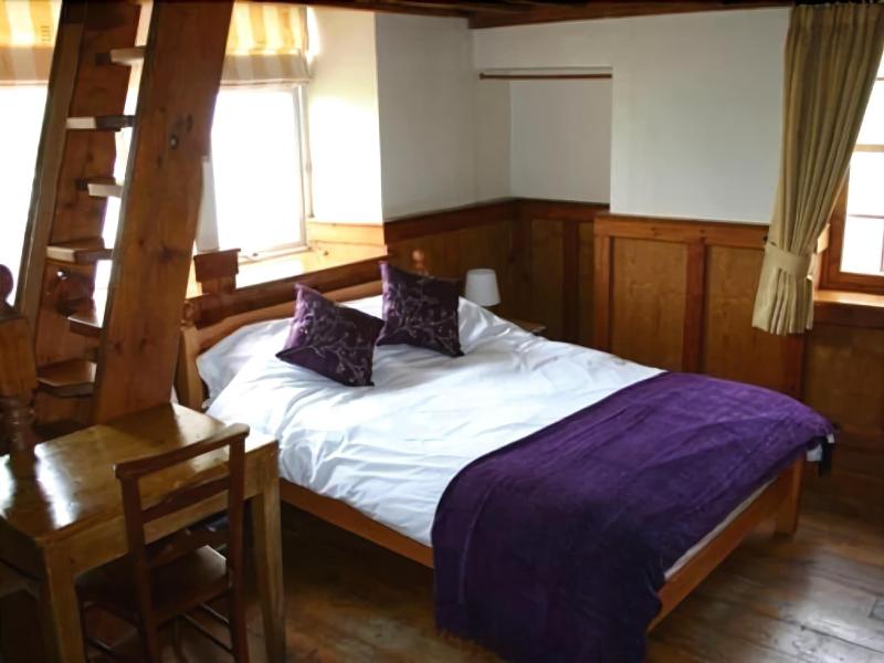 The Fleece Inn image