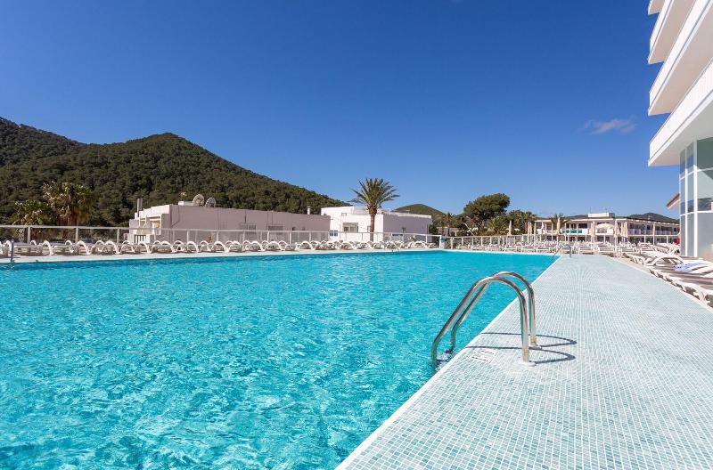 Playa Dorada At Cala Llonga Resort image