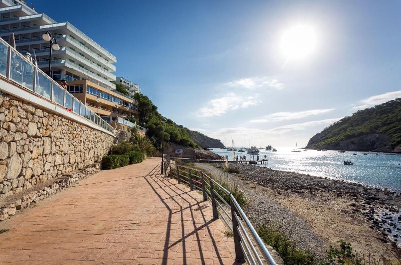 Playa Dorada At Cala Llonga Resort image