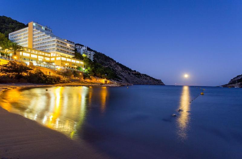 Playa Dorada At Cala Llonga Resort image