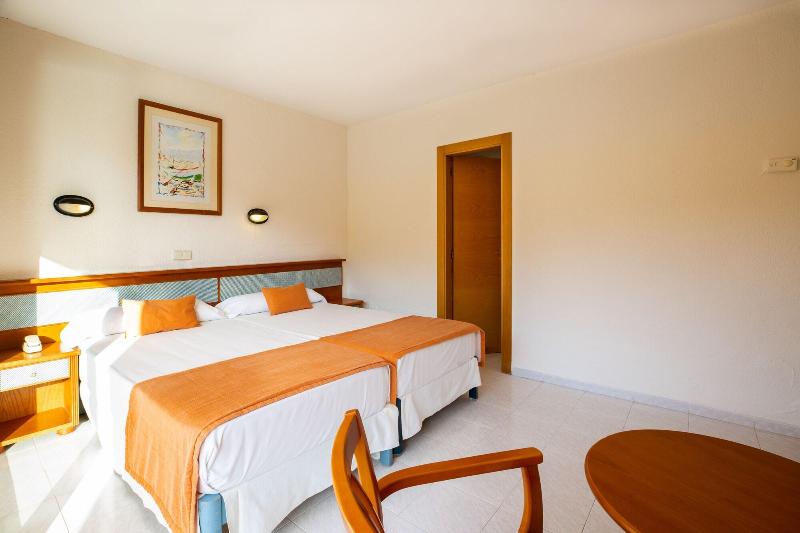 Playa Dorada At Cala Llonga Resort image