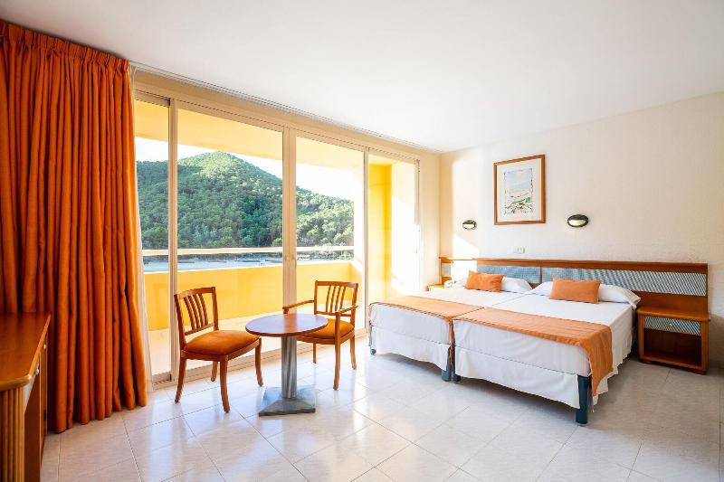 Playa Dorada At Cala Llonga Resort image