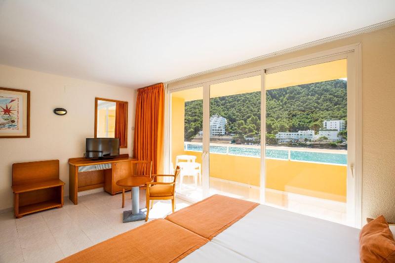 Playa Dorada At Cala Llonga Resort image