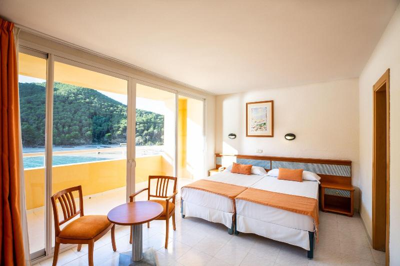 Playa Dorada At Cala Llonga Resort image