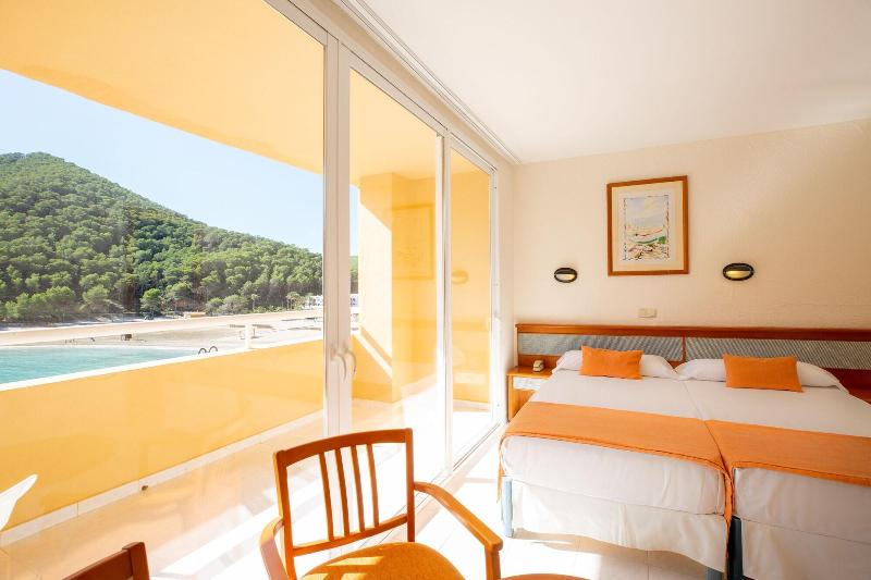 Playa Dorada At Cala Llonga Resort image