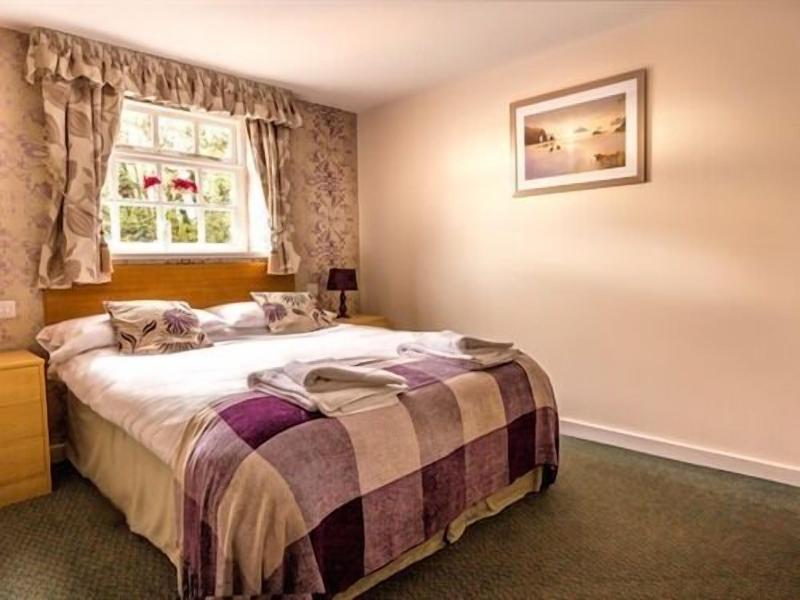 The Greyhound Wigginton image