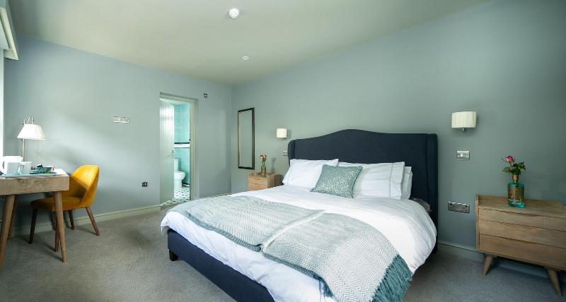 The Cowdray Arms image